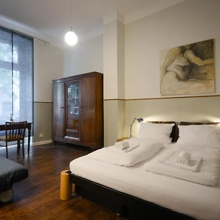 Apartman Altbauwohnung Mit 3 Baedern Berlin