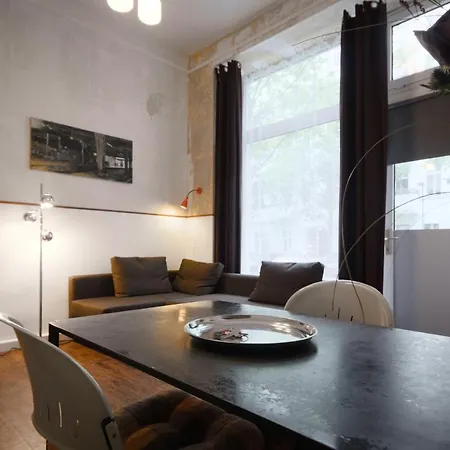 Altbauwohnung Mit 3 Baedern Berlin