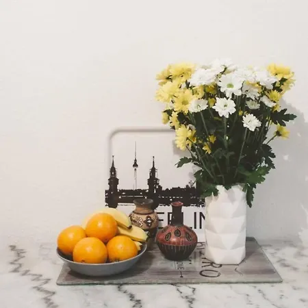 Family For 6 Guests, Mitte Moabit Apartment *