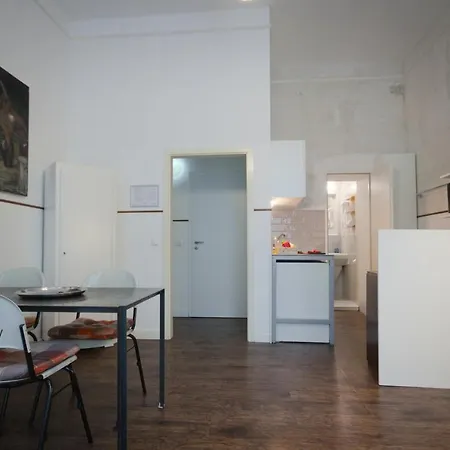 Apartman Altbauwohnung Mit 3 Baedern Berlin