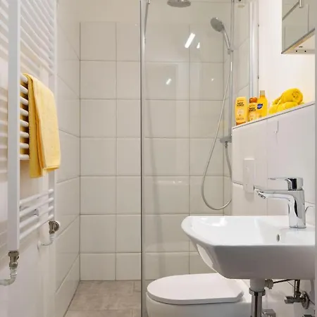 J.hl Ku'damm Style +a/c +rain-shower+u-station Apartment *