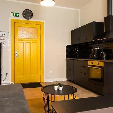J.hl Ku'damm Style +a/c +rain-shower+u-station Apartment Berlin