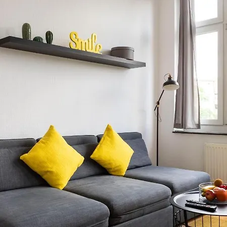 Apartment Central +3br +big Living Next To U-station Berlin