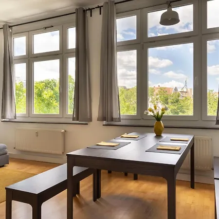 Central +3br +big Living Next To U-station Apartment *