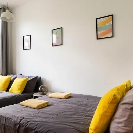 Central +3br +big Living Next To U-station *