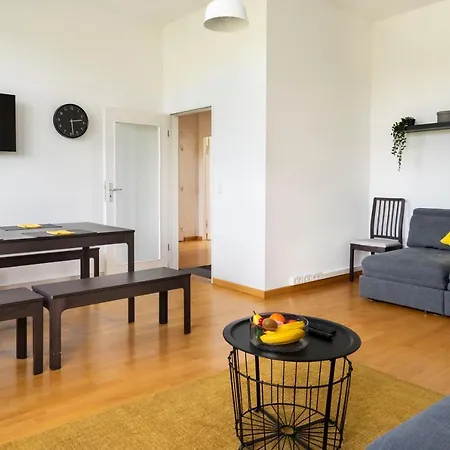 Apartment Central +3br +big Living Next To U-station *