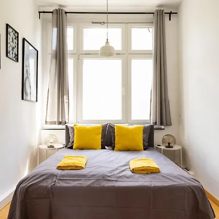 Apartment Central +3br +big Living Next To U-station Berlin
