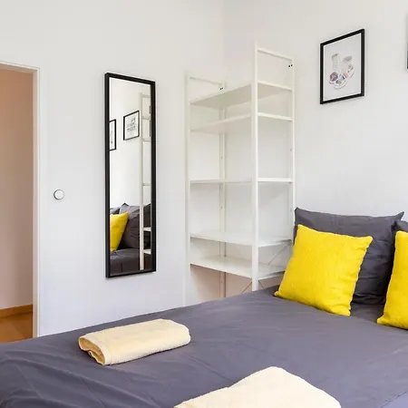 Central +3br +big Living Next To U-station Apartment Berlin