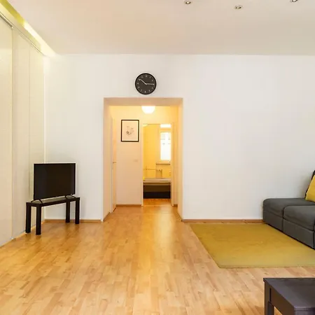 Cosy 2 Bedroom For 8 In Neukolln Apartment