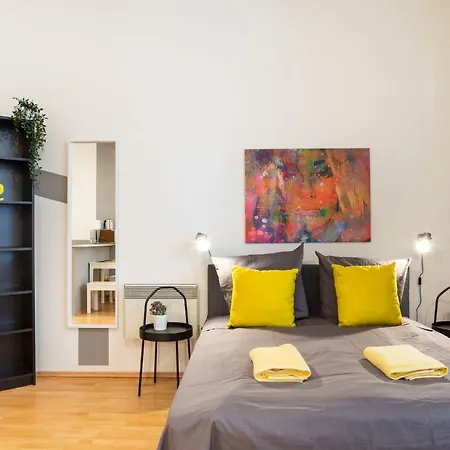 Cozy 2 Next To Hermannstrasse Apartment *