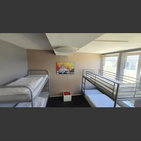 Isas Hostel *