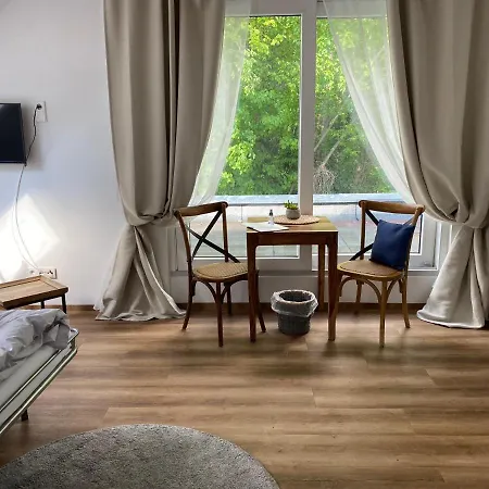 Tiny House Oder Auf Der Sunset Marina Berlin