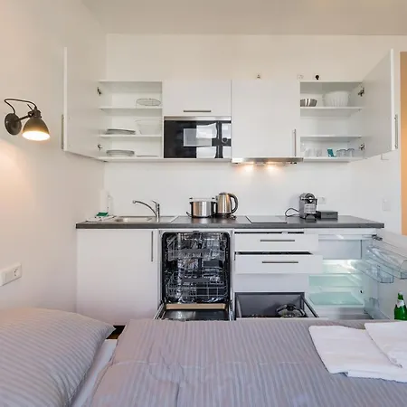 Nena Hermannplatz Lägenhetshotell Berlin