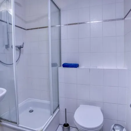 Fasanenstrasse Stylish Apartment Berlin