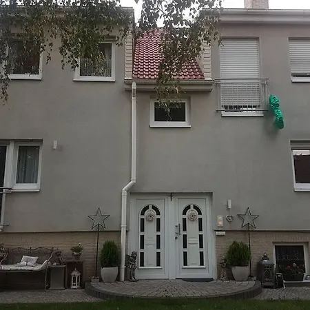 2 Zimmer-einliegerwohnung Am Flughafen Schoenefeld Apartment