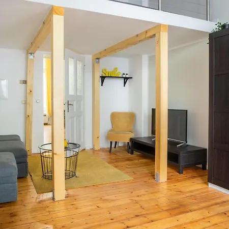 Lr Renovated +ac+rain Shower+wooden Floorboards