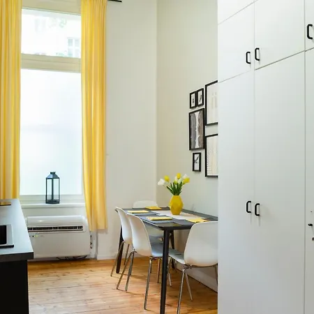 Lr Renovated +ac+rain Shower+wooden Floorboards