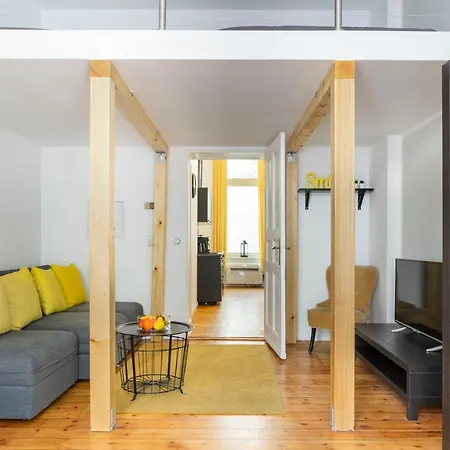 Lr Renovated +ac+rain Shower+wooden Floorboards * Berlin