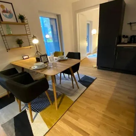Tesla / Gruenheide Wohnung Hochwertig Moebliert Apartment *