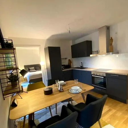 Tesla / Gruenheide Wohnung Hochwertig Moebliert * Berlin