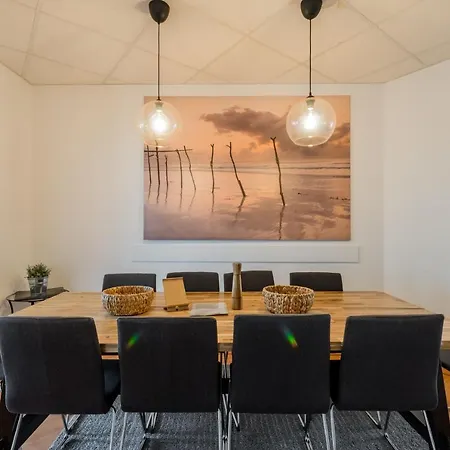 Spacious And Modern Furnished For 10 Guests Apartment *
