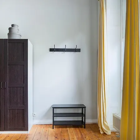 Lr Renovated +ac+rain Shower+wooden Floorboards Apartment Berlin