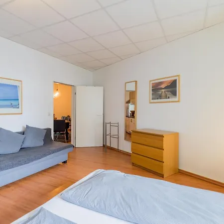 Spacious And Modern Furnished For 10 Guests Apartment *