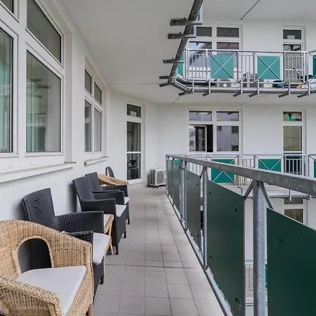 Spacious And Modern Furnished For 10 Guests Apartment Berlin