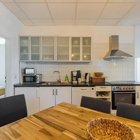 Apartment Spacious And Modern Furnished For 10 Guests *