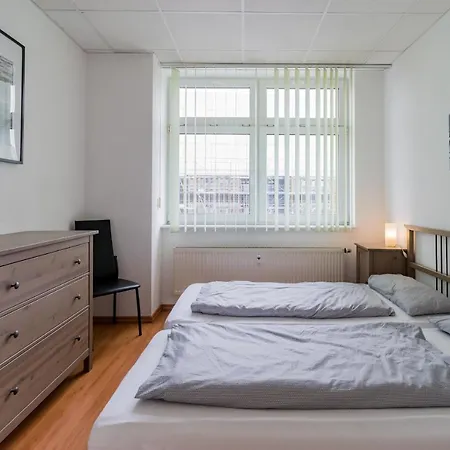 Spacious And Modern Furnished For 10 Guests Berlin