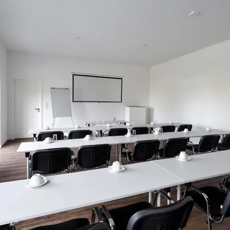 Monteurzimmer Pankow Mit Dachterrasse - Nur 10 Min. Von Der A10 - 3 Zimmer/ 7 Betten Penzion *