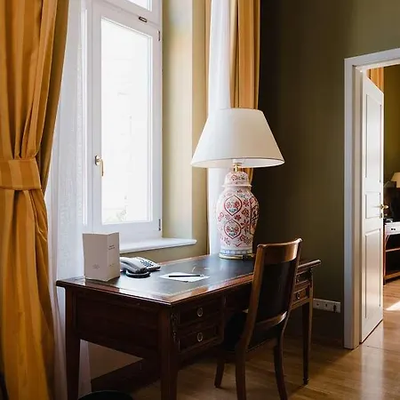Louisa's Place Hotel 5*