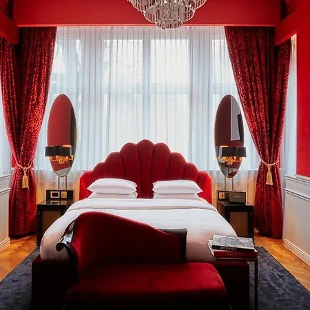 Provocateur Berlin, Part Of Sircle Collection 4*