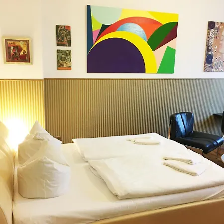 Ruhige Ferienwohnung Zentrum - Friedrichshain Apartment *