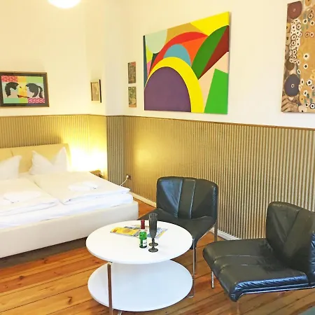 Ruhige Ferienwohnung Zentrum - Friedrichshain Apartment