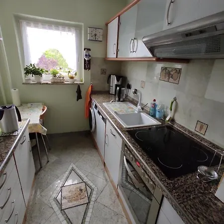 Weltoffenes Privates Gaestezimmer Bei Lgbtq Freundlichen Gastgeber Der Mit In Der Lebt Homestay *
