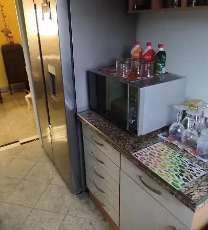 Homestay Weltoffenes Privates Gaestezimmer Bei Lgbtq Freundlichen Gastgeber Der Mit In Der Lebt