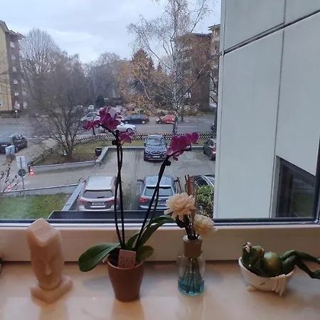 Weltoffenes Privates Gaestezimmer Bei Lgbtq Freundlichen Gastgeber Der Mit In Der Lebt Alloggio in famiglia *