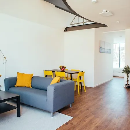 Fantastic Loft With Balcony Apartment *