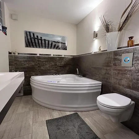 Mit Garten, Kamin U. Whirlpool Apartment