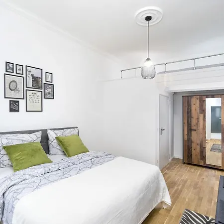 The Koburger Hh, Lovely 1 Bedroom With High Bed Up To 4 Ppl * Berlin