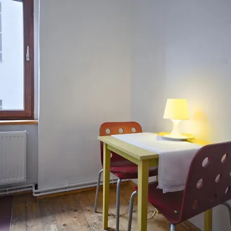 Courtyard Apartment *