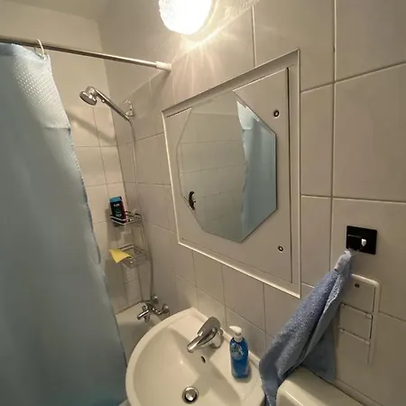 Gemuetliche Mit Smart-tv Und Grossem Balkon Apartment Berlin