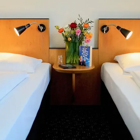 Hostel Grand Urban *