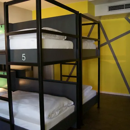 Hostel Grand Urban *