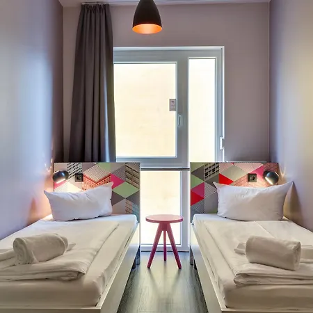 Meininger Alexanderplatz מלון 3*