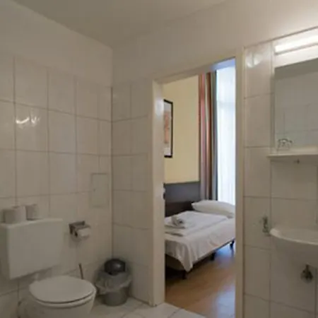 Отель Am Stuttgarter Eck 2*