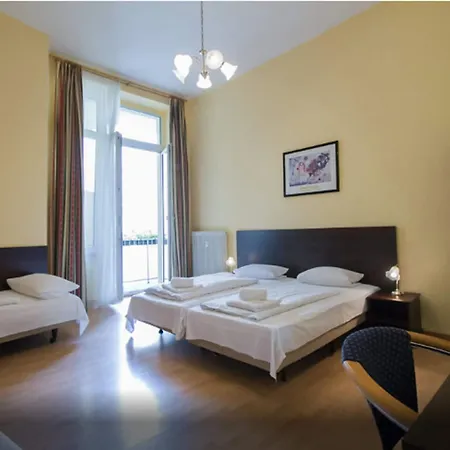 Отель Am Stuttgarter Eck 2*