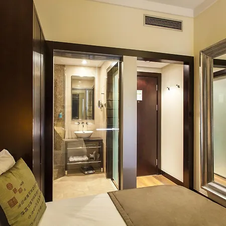 Quentin Design Hotel 4*