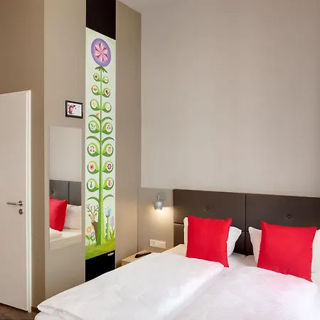 Hotel Meininger Mitte 3*